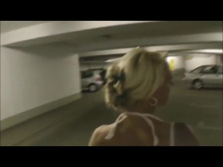 Stranger seduce y folla MILF desesperado en el estacionamiento 