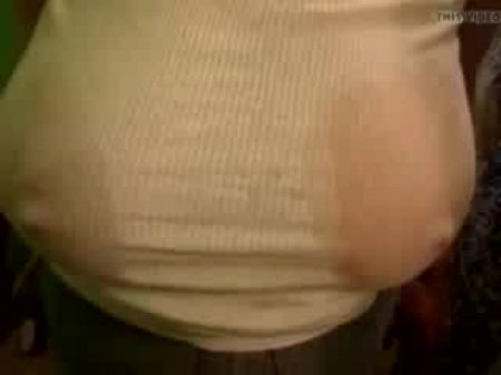 Funbags nasse Hemd Brüste und Brustwarzen zeigen sich durch sexy 