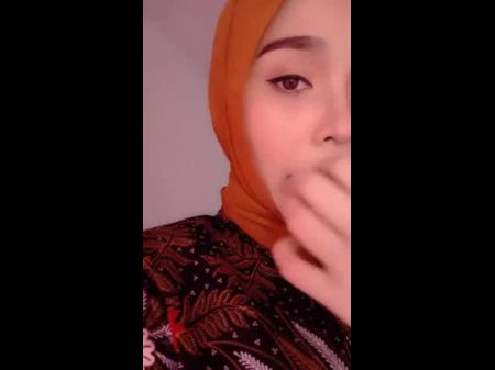 马来·阿维克·图顿（Malay Awek Tudung）