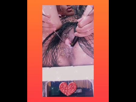 Sarah Fonteyna revela el agujero en su coño donde sale la gruesa crema 