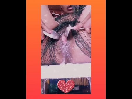 Sarah Fonteyna Uncovers The Fuck-hole In Her Twat Where The Heavy Juices Comes Out