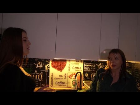 荡妇姐妹交换了男朋友，吮吸鸡巴