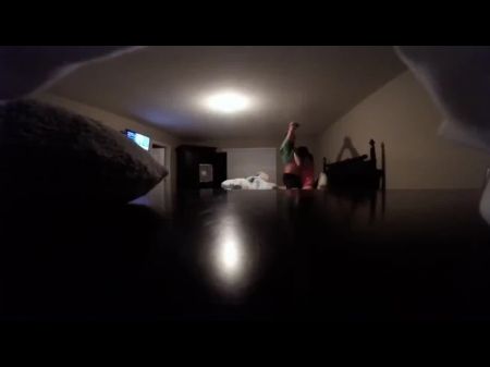 La esposa estaba jugando con un amigo cuando llegué a casa del trabajo 