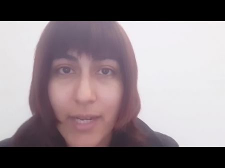Latina bombea leche de su teta inestable 