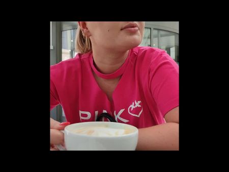 Una Niña Chupa La Polla De Un Extraño Y Traga Esperma A Cambio De Café En Un Inodoro En Un Centro Comercial 