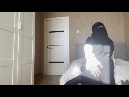 Heiße arabische Stiefmasse in Strumpfhosen 