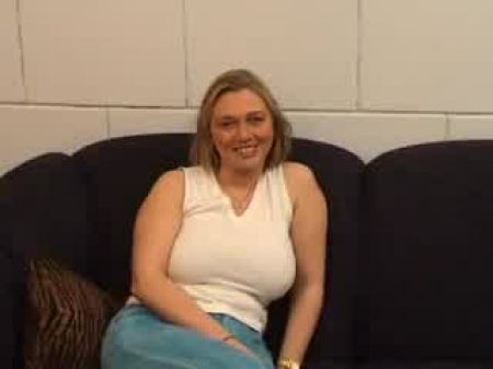 Big Tit Kimberley follada y culo follada. 