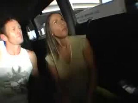 Aussie Lady macht eine Fahrt 