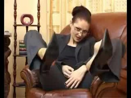 看我的鞋底，穿上鞋子，变态