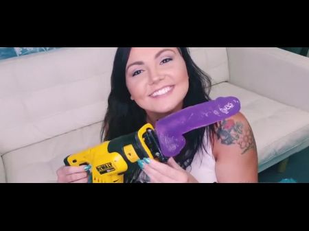 Sawzall Fuck Machine Video 1 of 2 Complet My Wet Pussy被摧毁了完整的15分钟视频