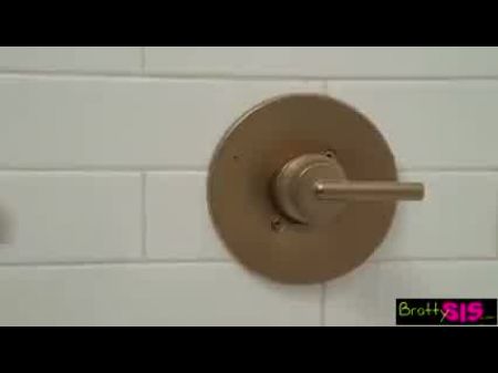 Stepbro与姐姐发生性关系