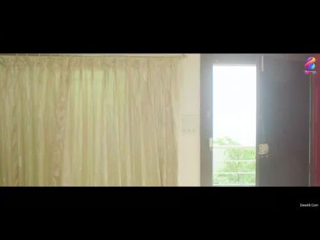 Сарла Бхабхи шантажирует слугу для секса 