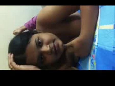Desi Bangla Gal compartiendo su sexperiencia 