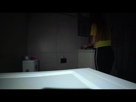 الغش الحقيقي. حبيب وزوجة يمارس الجنس بوقاحة في المرحاض بينما أنا في العمل. الشرج الصلب 