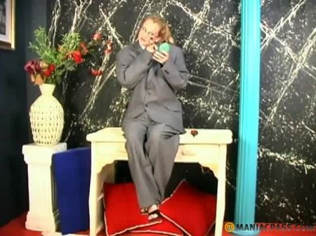 تغيير حفاضات ومسحوق كس 