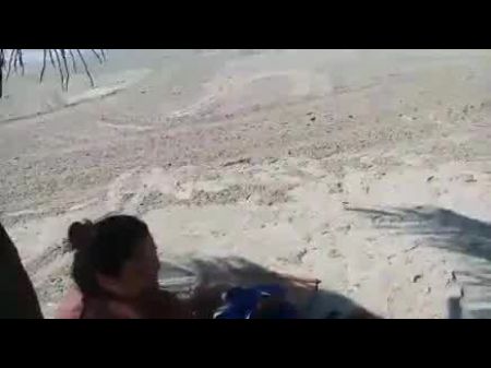 Exposición De Micro Bikini En La Playa Pública 