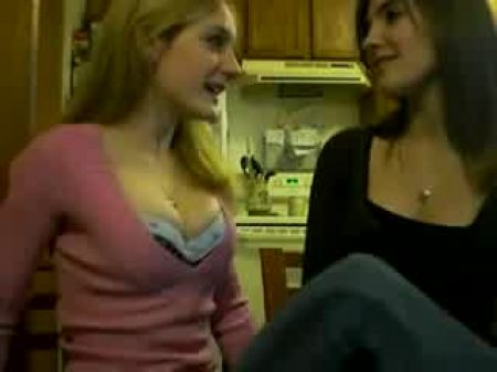 Girls Like To Smooch