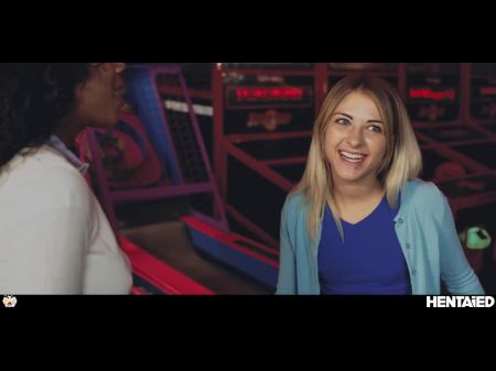 Echtes Leben Hentai Emma Bugg wird von außerirdischem Monster in einem Vergnügungspark gefickt 