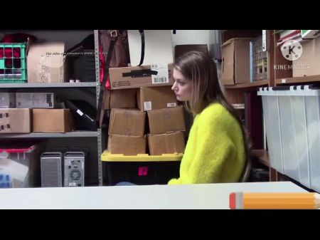 La linda nena cachonda, Nadya, da mamada y es follada duro en la tienda 