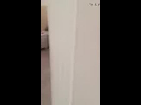 Ukrainischer Ehemann beobachtet seine Frau mit einem Freund Cuckold 