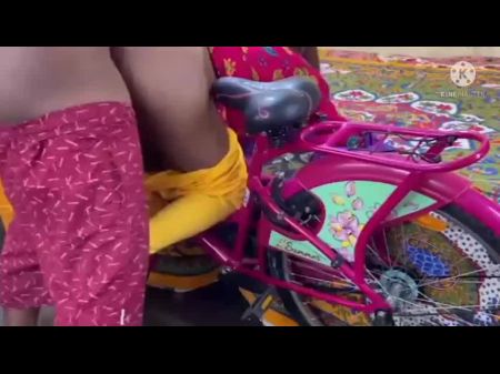 Desi Indian Telugu pareja Romance - follando en el piso 