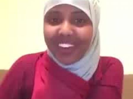 Somali Femmes Bra-stuffers Unsheathed