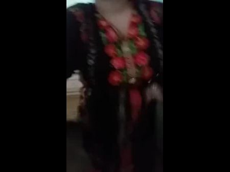 Saraiki Girl muestra grandes tetas, llenas, calientes 