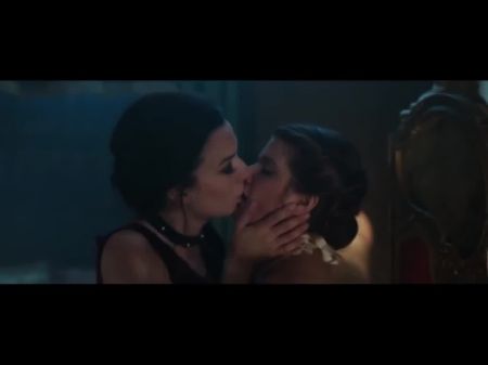 Elise Bauman And Natasha Negovanlis In Carmilla (2017)