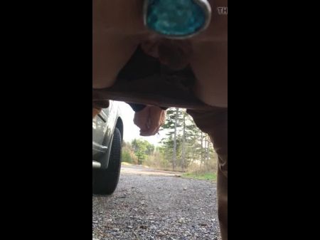 Wifie Pipi auf der Straße 