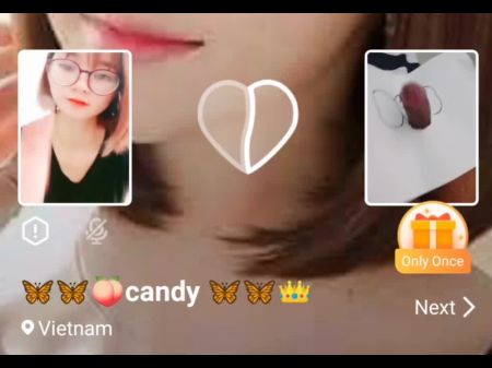 女孩在Dick网络摄像头上的反应