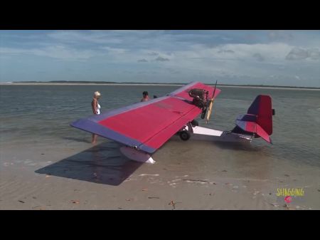 Leidenschaftliches Ficken am Strand mit einer atemberaubenden Blondine mit großen Titten 