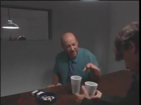 角质可爱的lo吟着巨大的杆子撞到她的湿twat 