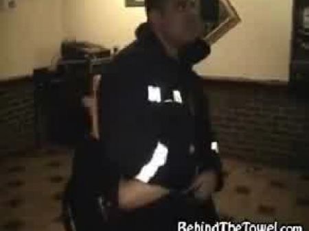 疯狂的狂野单身派对和女孩玩得开心