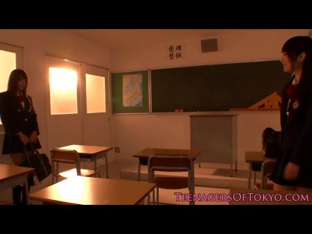 Nippon Les Teen Kissing Schoolgirl Babe