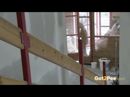 فاتنة شقراء يترك لها علامة شخ 
