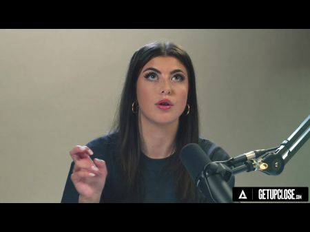 De cerca, cómo el orgasmo de las mujeres con la atractiva escena completa de la masturbación femenina de Gal Ritchie en solitario 