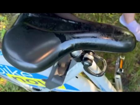 Viaje de humillación de bicicletas y cómo una esclava debe limpiar el piso 