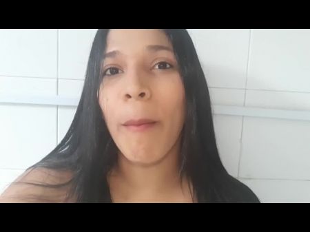Sexy Latina Chica con boca llena de rellenos 