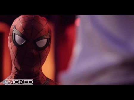 Spiderman come y folla el coño caliente de Gwen Stacy 