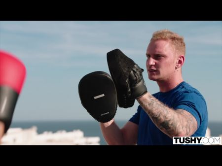 Boxing Beauty Eliz hat intensive Anal mit Trainer 