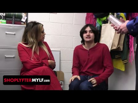 Verlustprävention Offiziere Gangbang Stiefmom Vivianne Desilva, während ihr Stiefsohn entsetzt zuschaut 