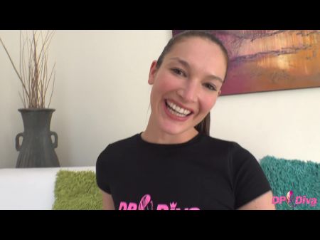 امرأة سمراء جميلة كاترينا كولت أول اختراق مزدوج الولايات المتحدة 