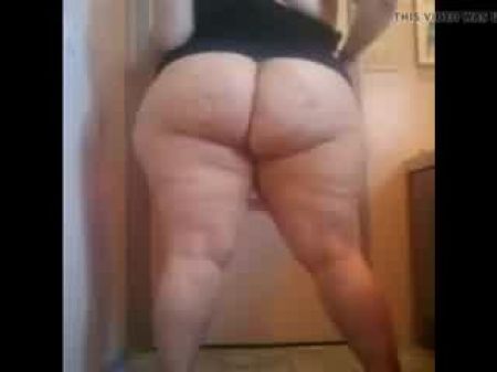 Cute Lil Strip De Nalgona Madura