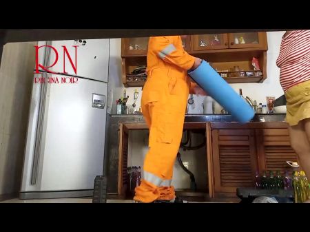 Домохозяйка, сантехник и муж на кухне. Сцена 1 