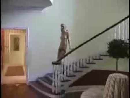 Schöne Reife Dame, Die Nackt Wandelt, Das Haus 