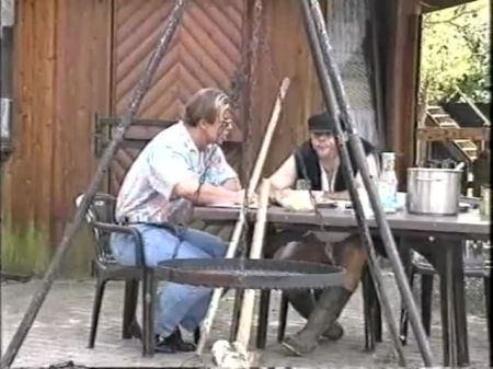 Milf gordinho seduz o amigo do marido 