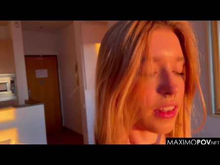 Heiße blonde erlebt großen Schwanz 