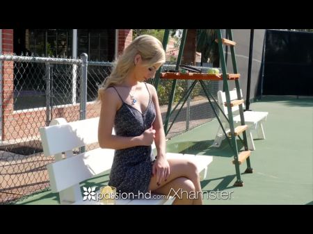 Petite Blonde Bella Rose Fucks Tennislehrer 