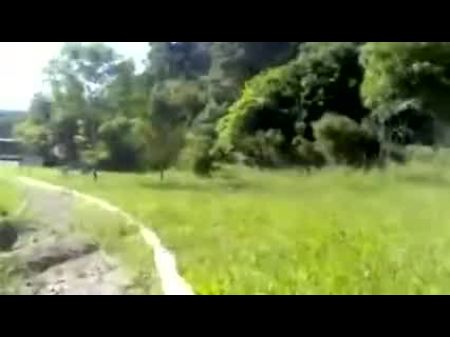 Esposa atada al árbol y follada por Stranger 