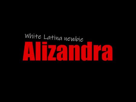 O recém -chegado mexicano Teen Alizandra recebe seu imbecil penetrado por um cara branco 